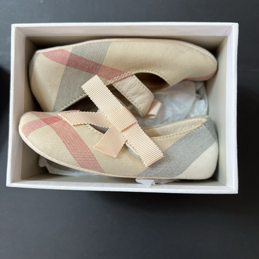 Burberry Baby Mary Janes in Pink with Bow Size 19 US 0 Baby Shoes